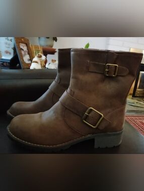 Denver Hayes Brown Double-Buckle Low Heel Ankle Boots